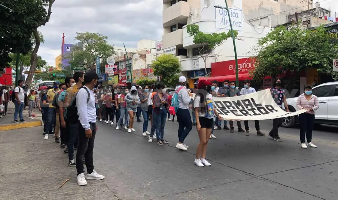 Normalistas piden desaparecer la Usicamm