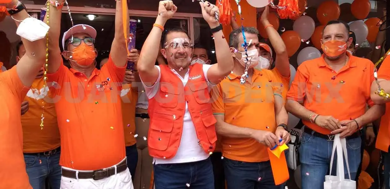 Manuel Sobrino inaugura casa de campaña