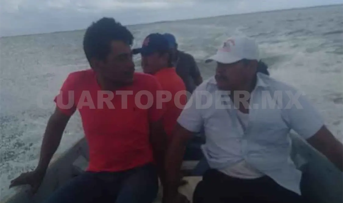 Rescatan con vida a dos pescadores desaparecidos