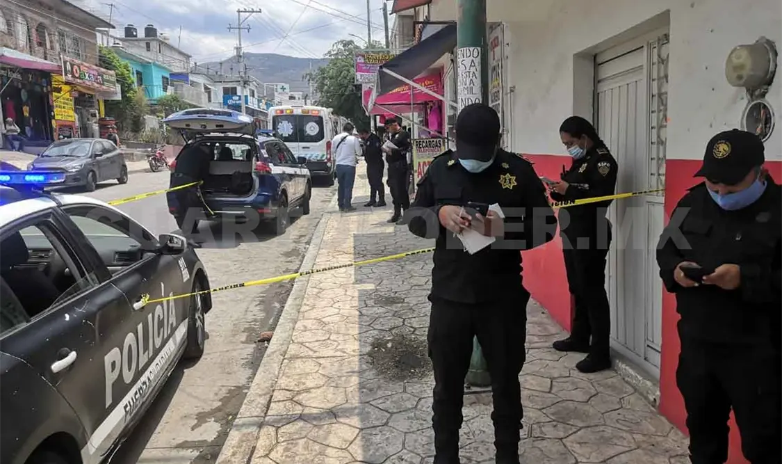 Machetean a sujeto en riña callejera