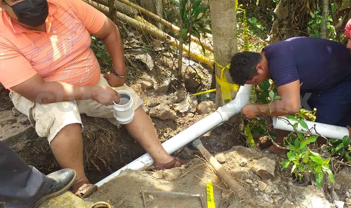 Agilizan reparación de conducto de agua potable