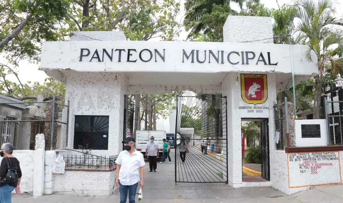 Panteones permanecerán abiertos en Tuxtla