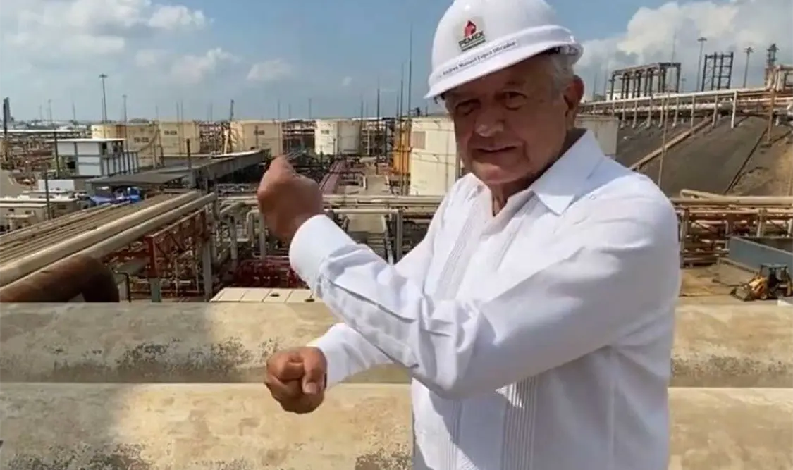 Al continuar su gira privada, López Obrador señaló que el gobierno está modernizando todas las refinerías del país. Cortesía