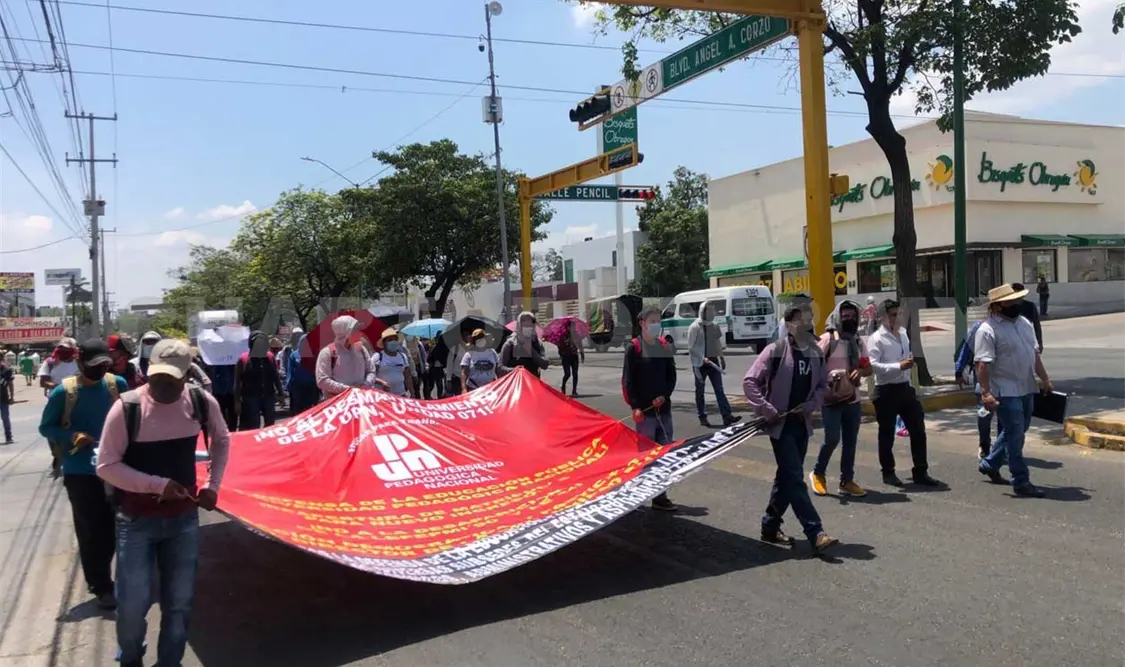 Alrededor de 200 alumnos y catedráticos se manifestaron en las calles de Tuxtla Gutiérrez ante la situación. José Ortega / CP