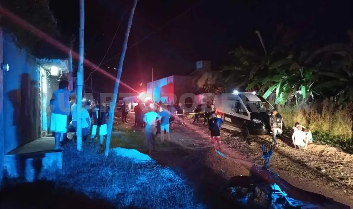 Acribillan a balazos a dos pasajeros de un Chevy