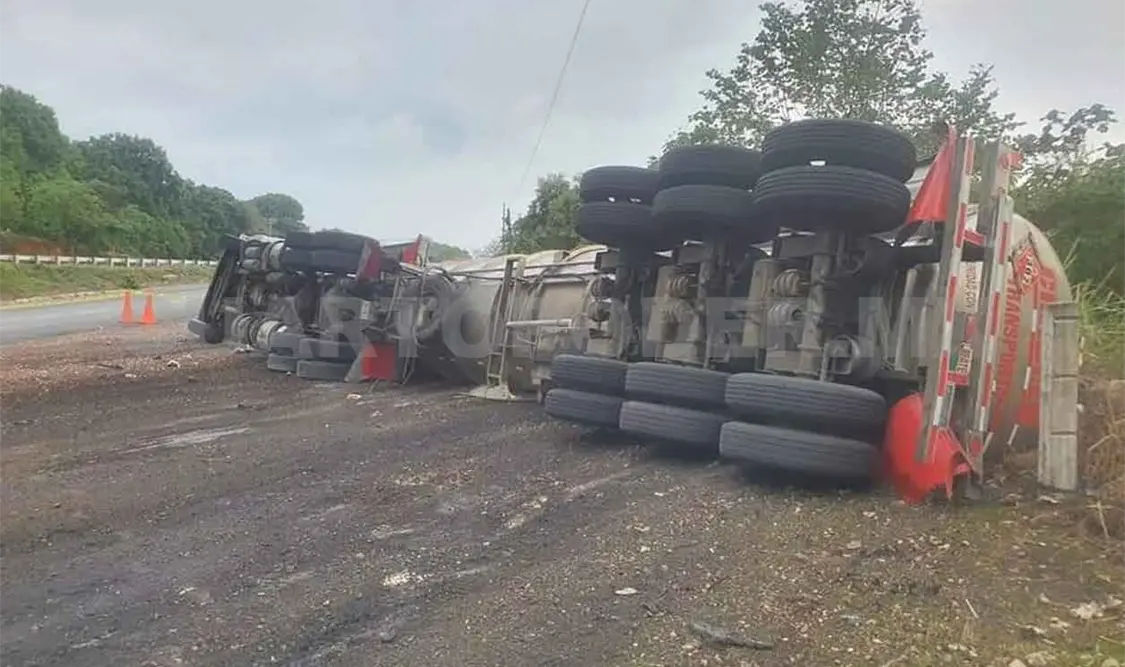 Vuelca otro tráiler en la Curva del Diablo