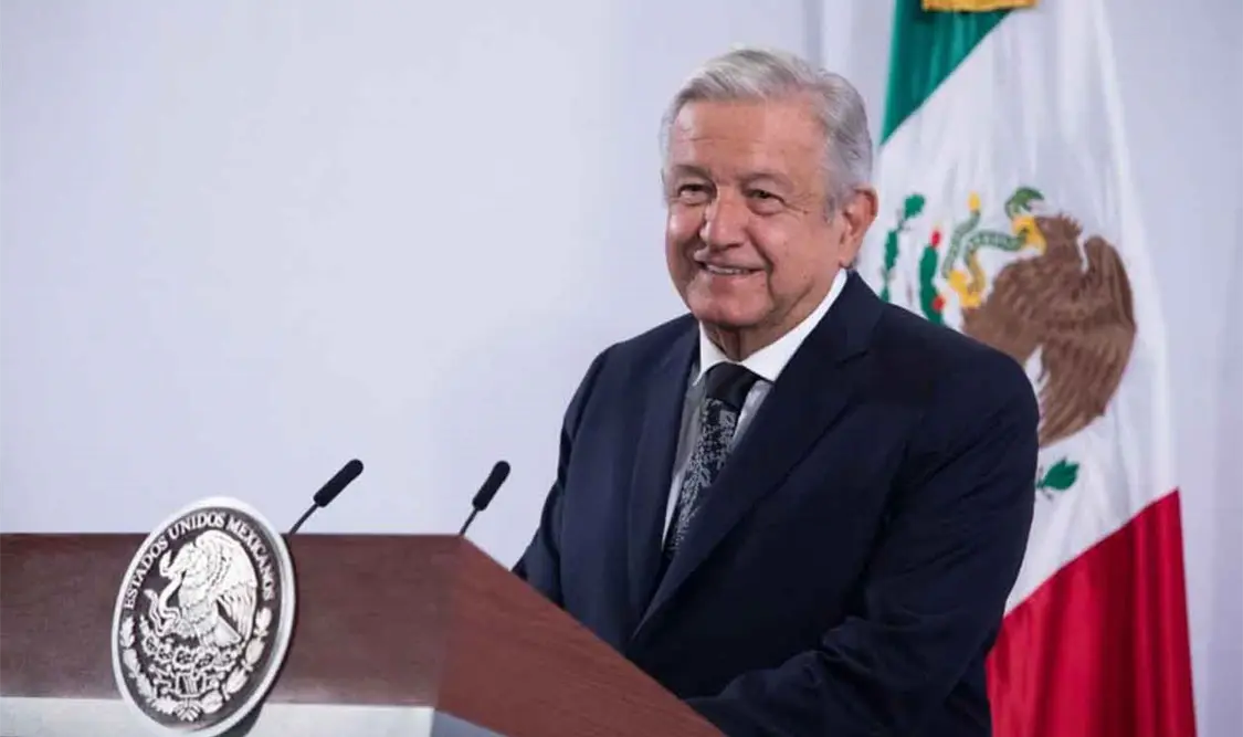 Acepta AMLO que sí “está metiendo las manos”