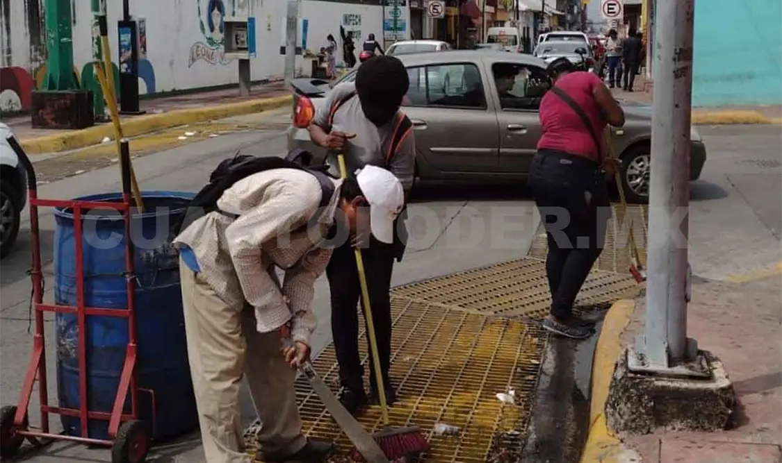 Realizan limpieza de rejillas pluviales en Tapachula