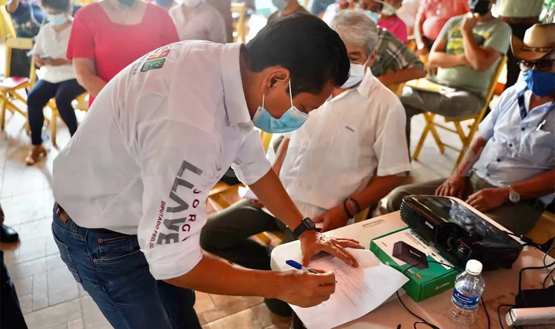 Respaldan candidatura de Llaven en el Distrito Seis