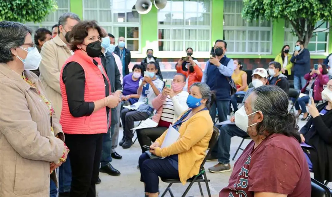 Delfina Gómez recorre centros de vacunación