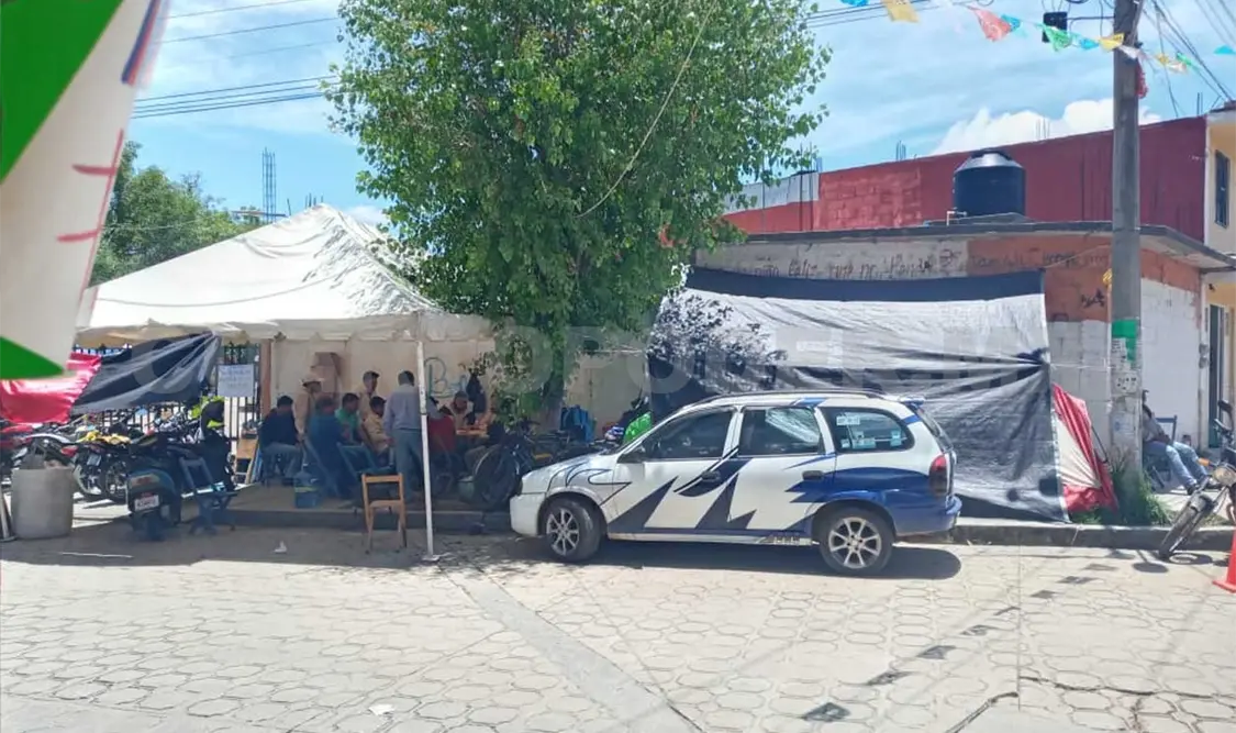 Cumplen ocho días en huelga; exigen atención