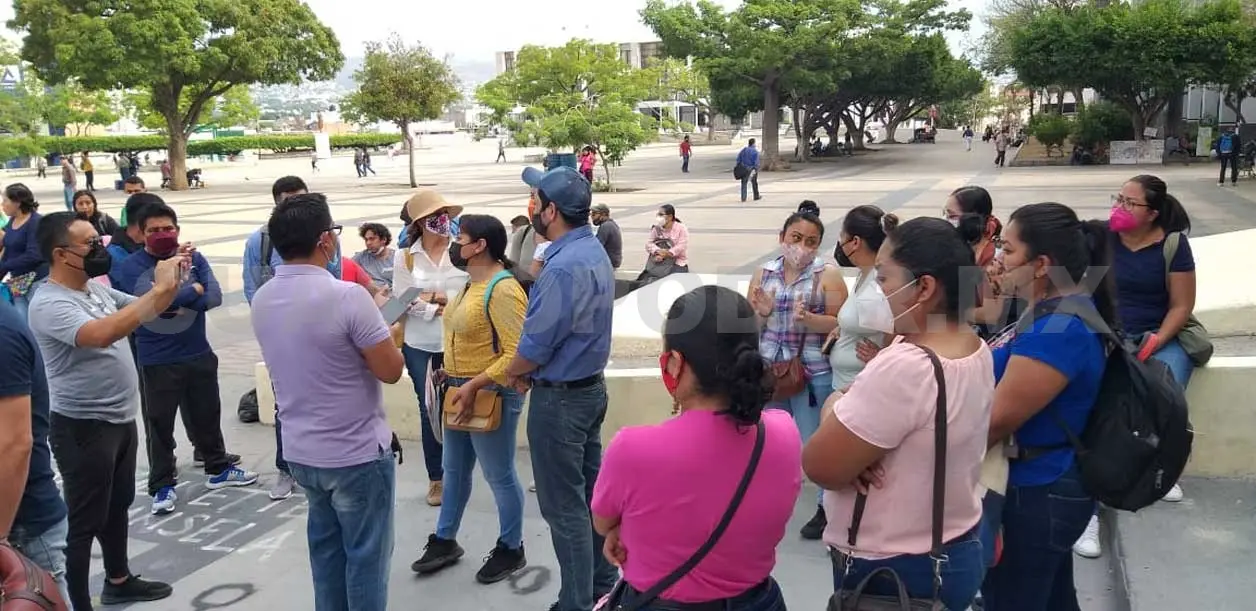 A tres años de egresar aún no les entregan sus títulos