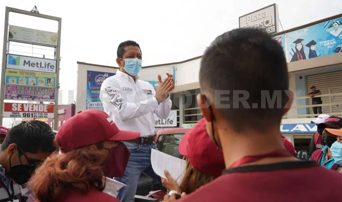 Llaven Abarca continúa recorriendo el VI Distrito
