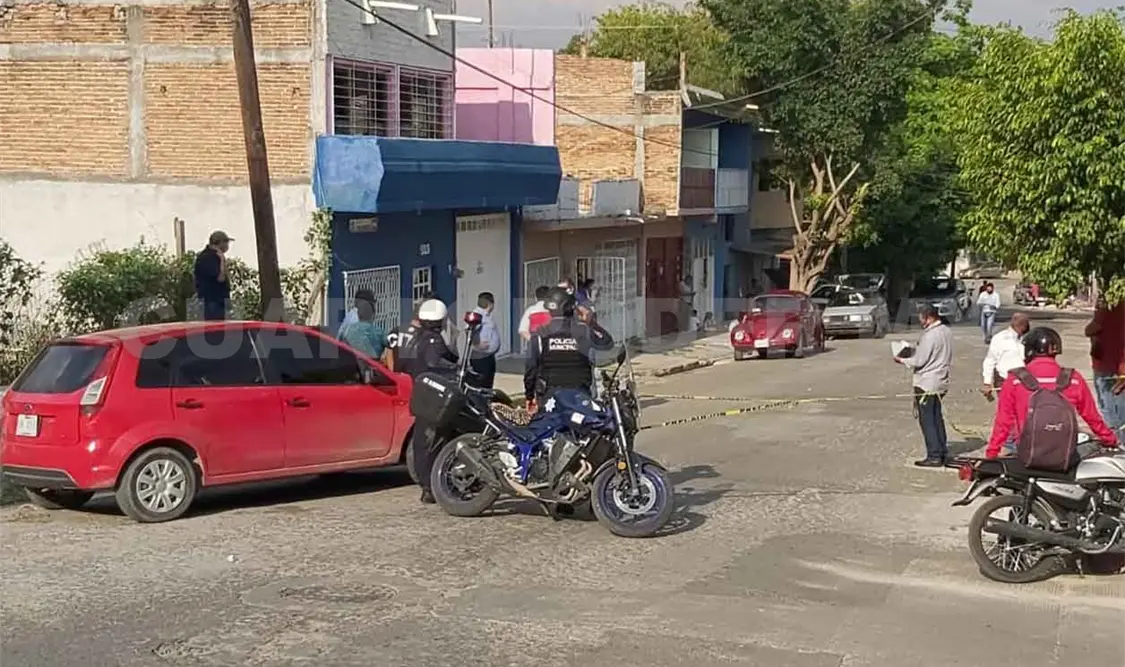 Se desvanece en el asfalto y pierde la vida