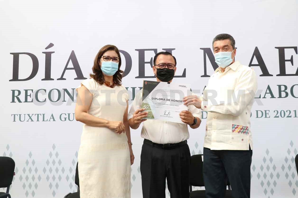 Guillermo Fonseca reconocido por 50 años de servicio