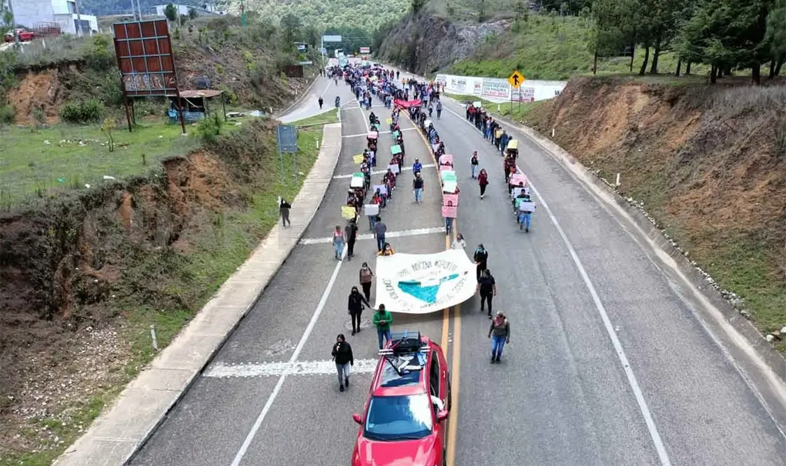 Marchan por la liberación de normalistas detenidos