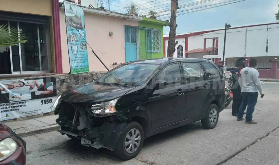 Motociclista es derribado y queda en malas condiciones