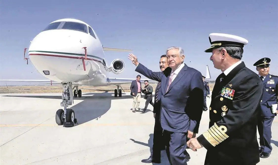 AMLO supervisa aeropuerto de Santa Lucía