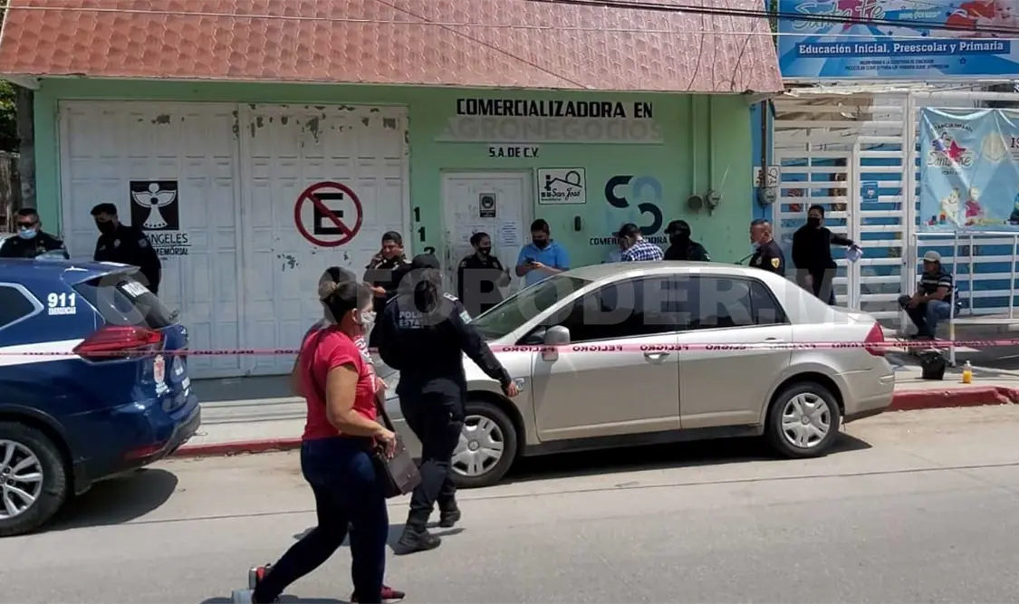 Los hechos ocurrieron alrededor de las 11:20 de la mañana frente al Teatro de la Ciudad Emilio Rabasa en Tuxtla Gutiérrez. Ulises López / CP