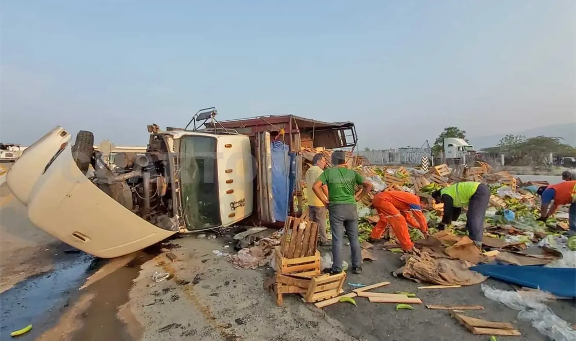 El accidente ocurrió sobre el tramo carretero Ocozocoautla-Tuxtla Gutiérrez ayer al amanecer. Ulises López / CP