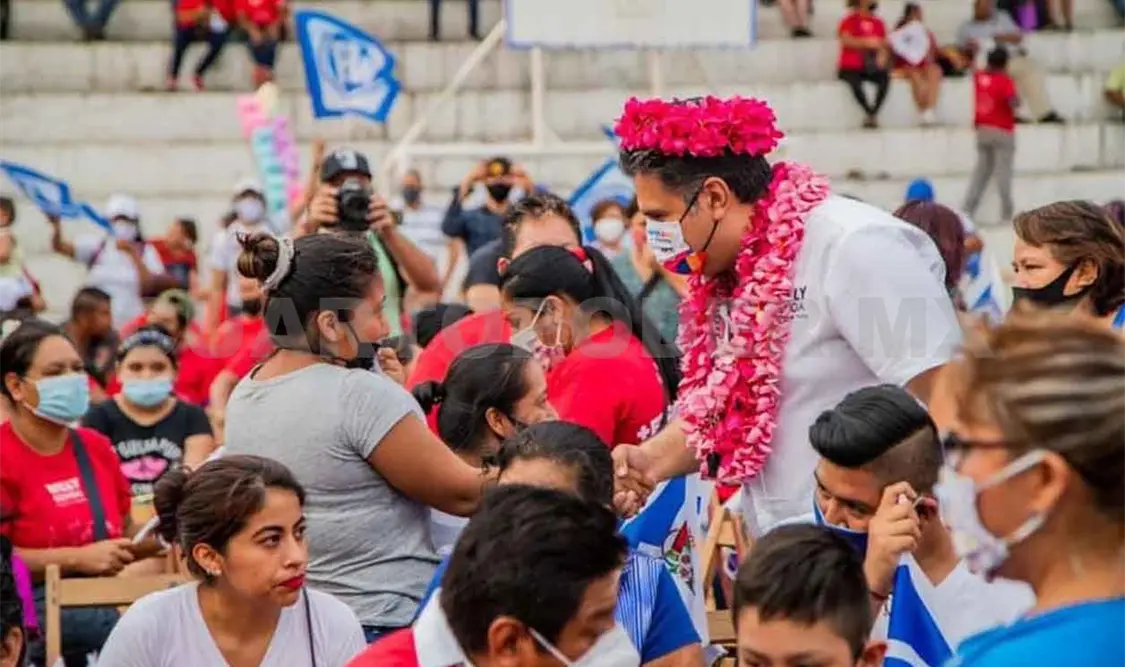 Sancionan a Willy Ochoa con casi medio millón
