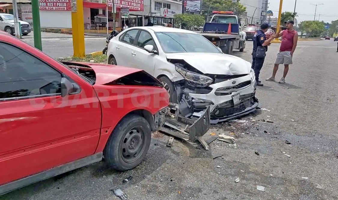 Quedan cinco heridos en colisión múltiple