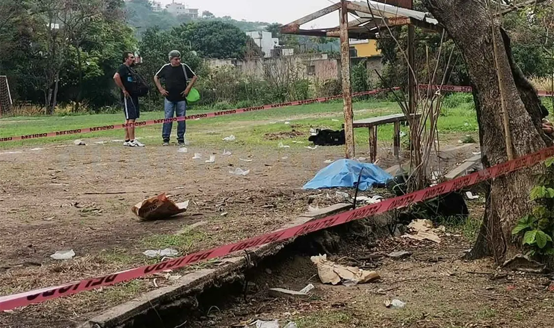 Disputaba un partido de fútbol y falleció en el campo