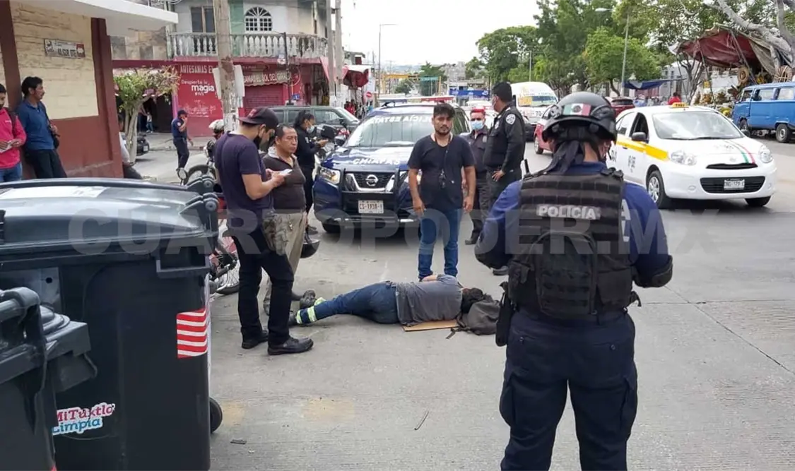 Perro tira a motociclista en el barrio San Roque