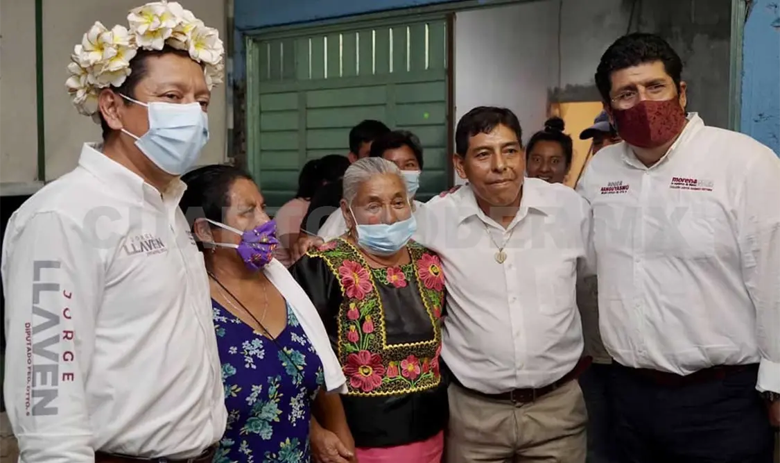 Llaven Abarca saludó y escuchó las necesidades de jóvenes y adultos, destacando que el triunfo está cada vez más cerca. CP