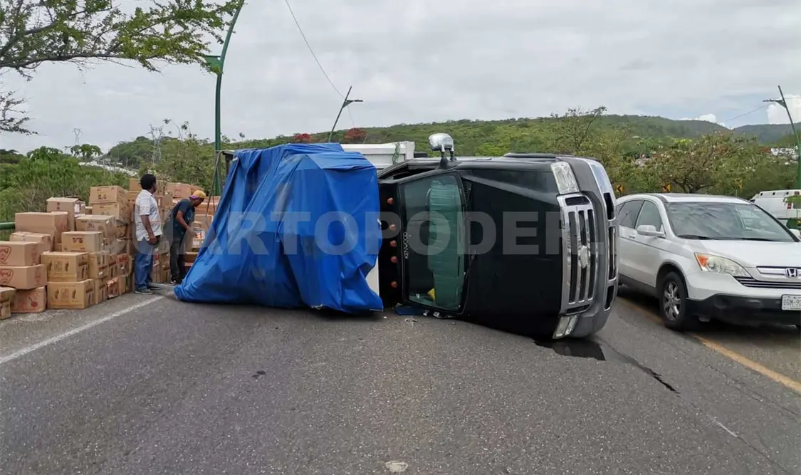 Fuentes oficiales señalaron que el accidente había ocurrido pasado el mediodía del sábado en el libramiento Norte Poniente, a la altura del Asta Bandera. Ulises López / CP