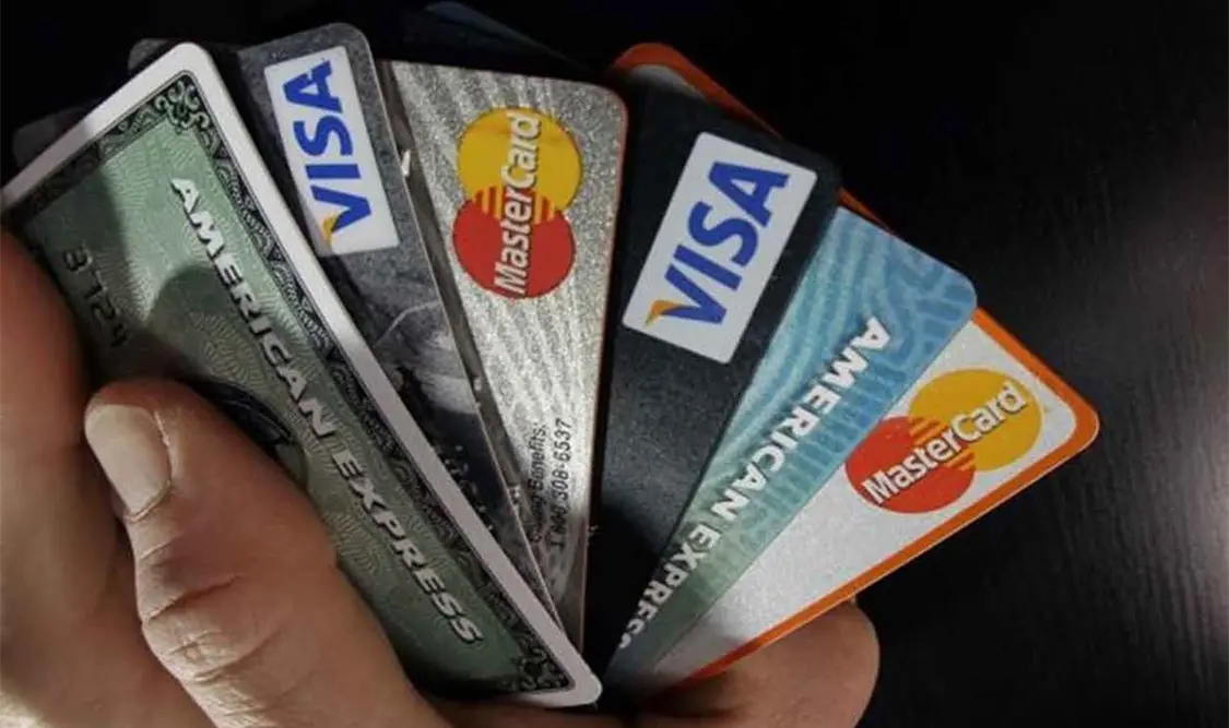 Crédito al consumo cae 12%
