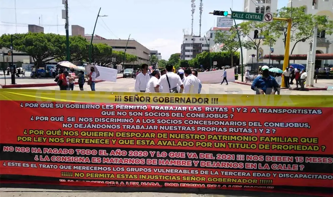 Amagan con huelga ex socios del Conejobus