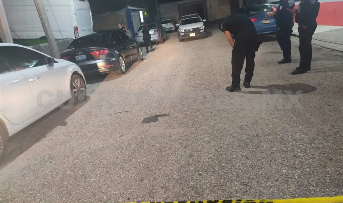 Aseguran automóvil de lujo y un arma de fuego