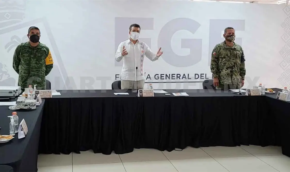 Escandón felicita a mujeres y hombres marinos en su día