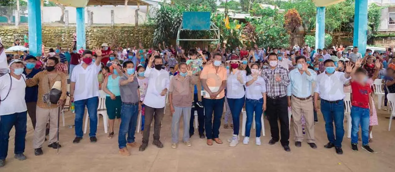 Caminos, electrificación y desarrollo, compromiso de Rosy Urbina