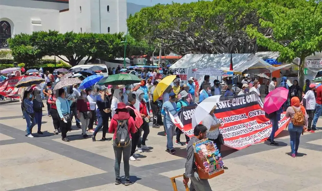Débil marcha magisterial ante ambición de su líder
