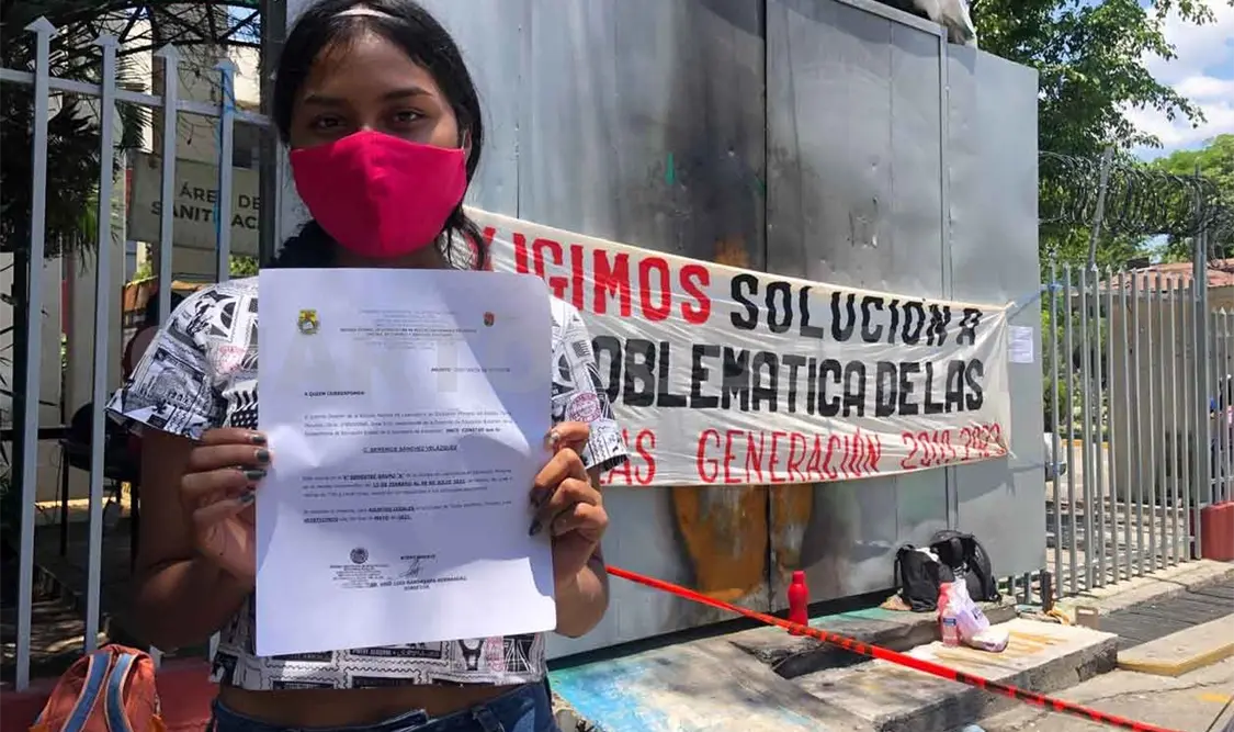Por no estar matriculados les piden que se salgan