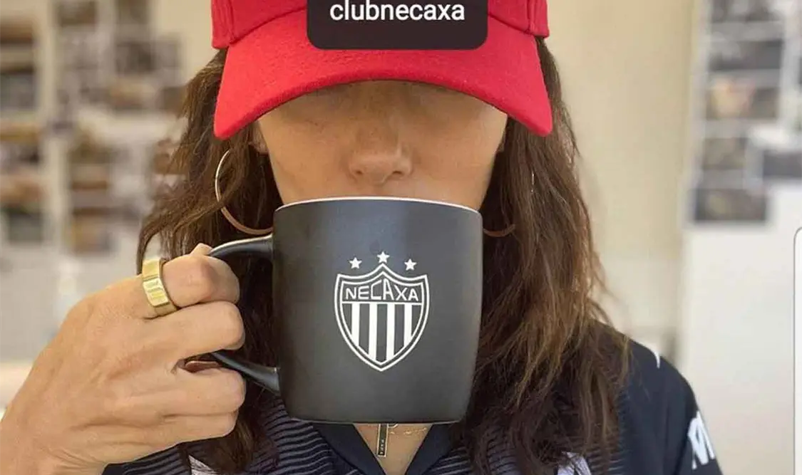 Mesut Ozil y Eva Longoria anuncian su llegada al Necaxa