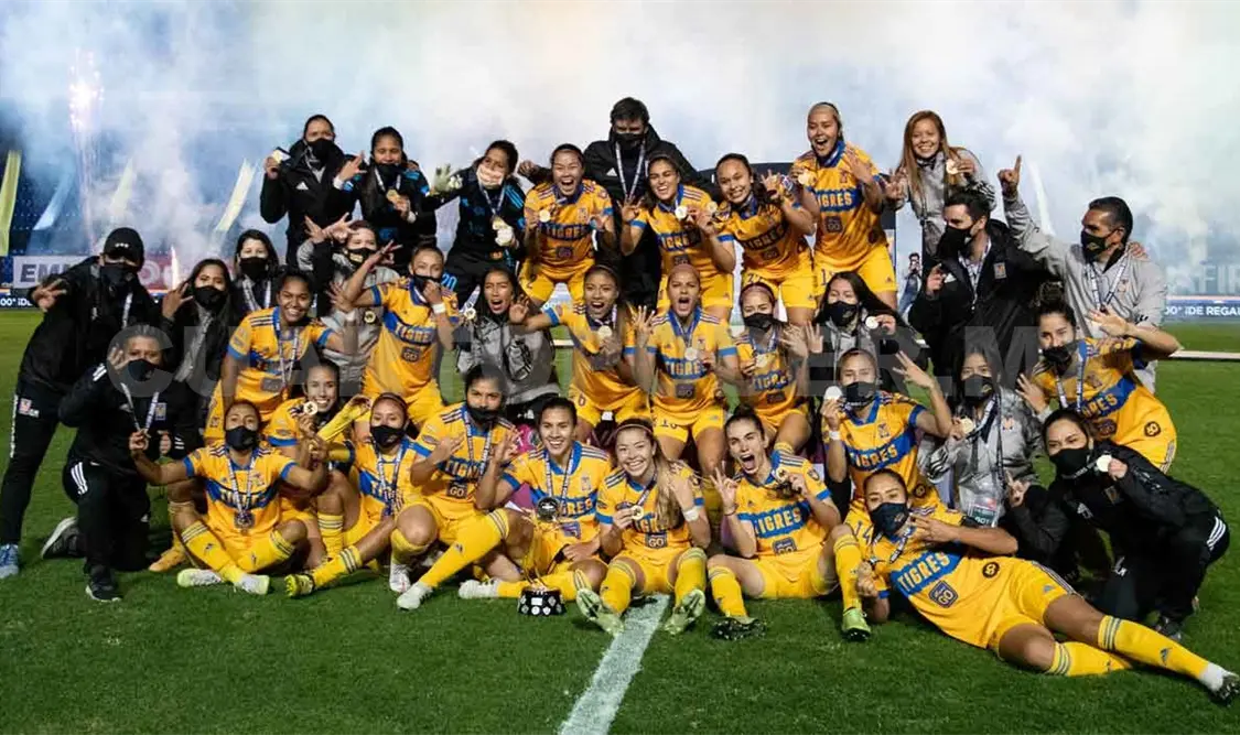 Tigres aplasta a Chivas y logra bicampeonato