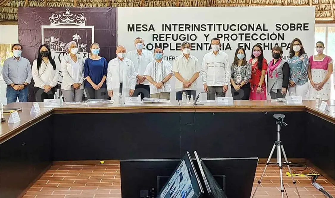Instalan mesa para auxiliar a solicitantes de refugio