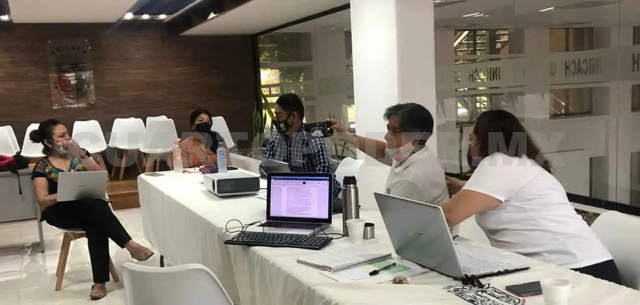Relatan retos para concluir estudios