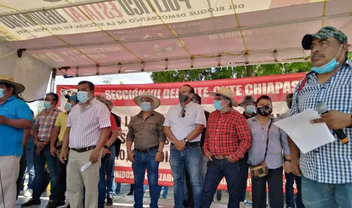 CNTE declara receso, levanta plantón y bloqueo