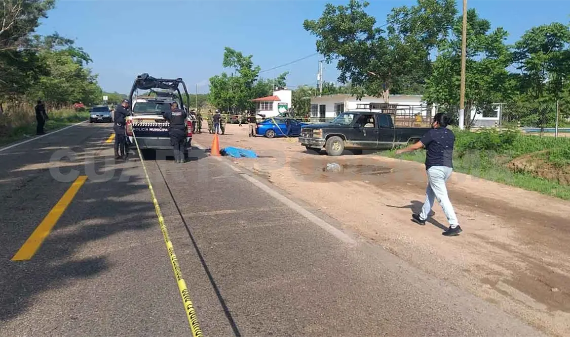 Oficial muerto y dos heridos en balacera contra “polleros”