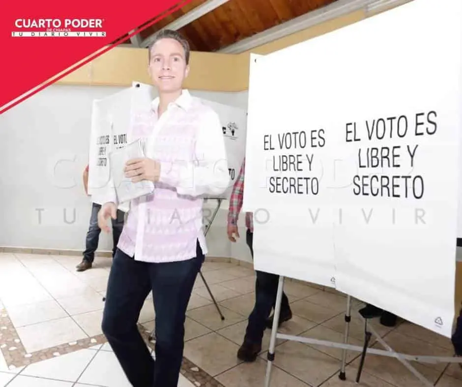 Vota el senador y exgobernador de Chiapas Manuel Velasco Coello