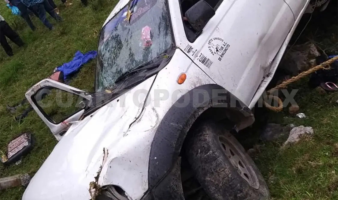 Por la agresión el chofer de la unidad perdió el control y cayó a una barranca, en donde los ocupantes fueron rematados por los sicarios. Ramiro López / CP