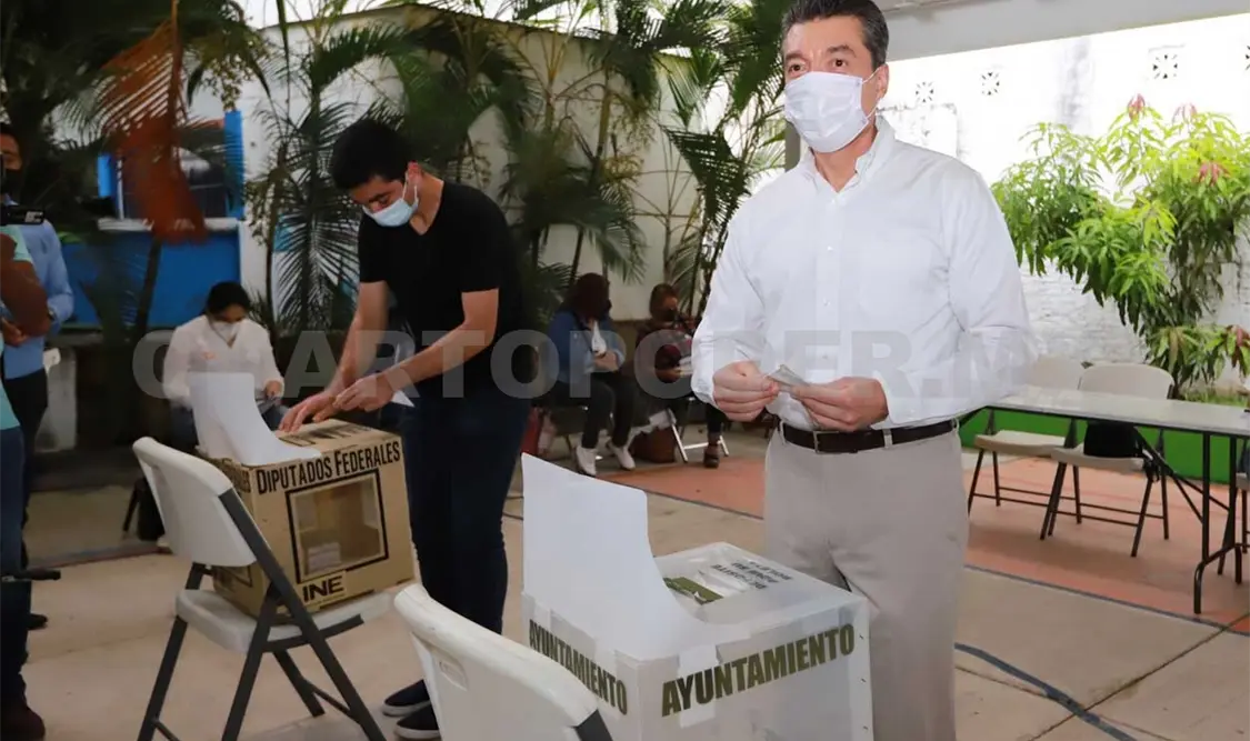 Rutilio Escandón emitió su voto