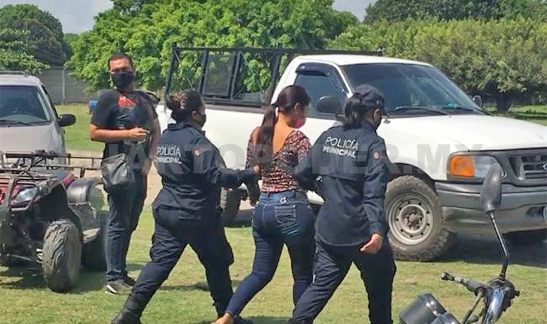 Mujer intenta votar con credencial de otra ciudadana