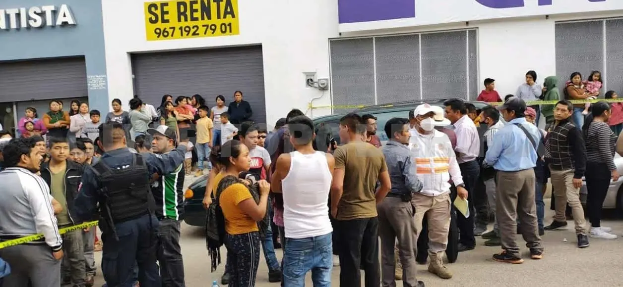 Encuentran a sujeto muerto al interior de un vehículo