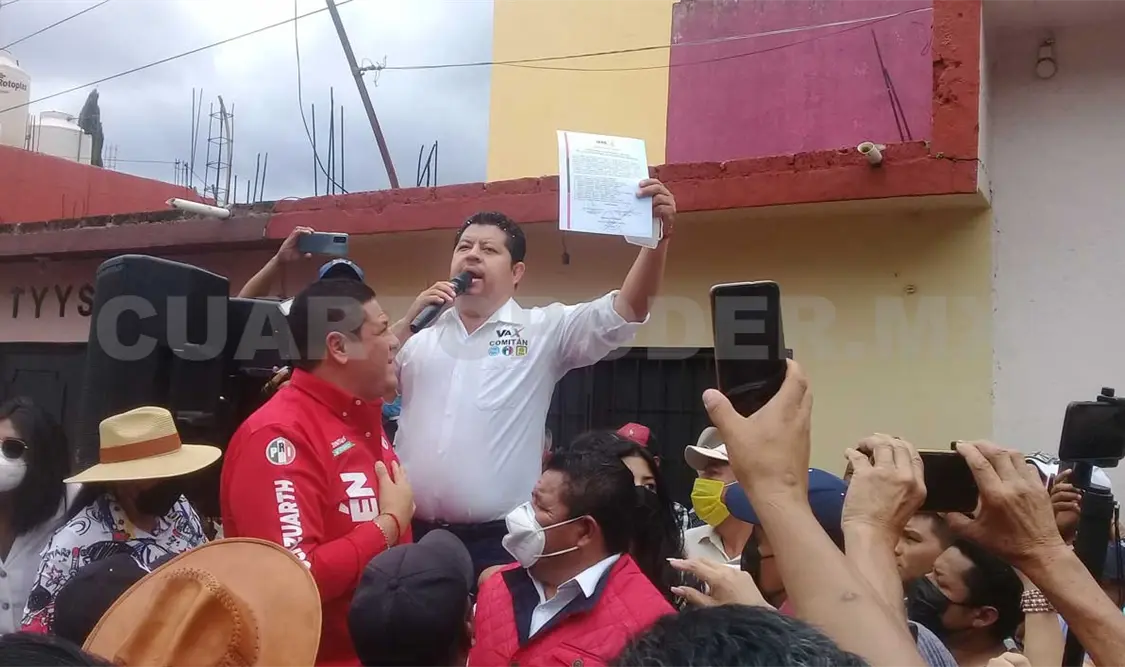 Ganadores reciben constancia de mayoría