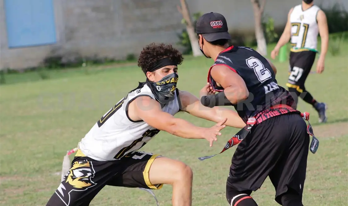 Emocionantes acciones del campeonato que organiza The League Flag Football, en sus instalaciones en Tuxtla Gutiérrez. Diego Pérez/CP
